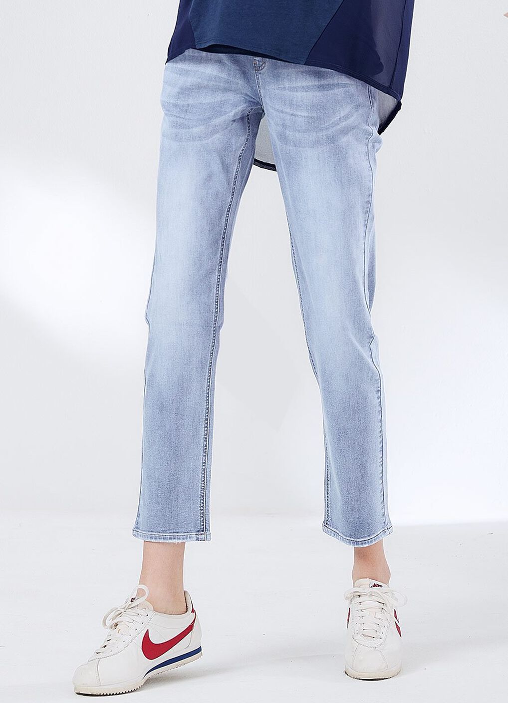 Slim Boyfriend Maternity Jeans, , hi-res image number 0