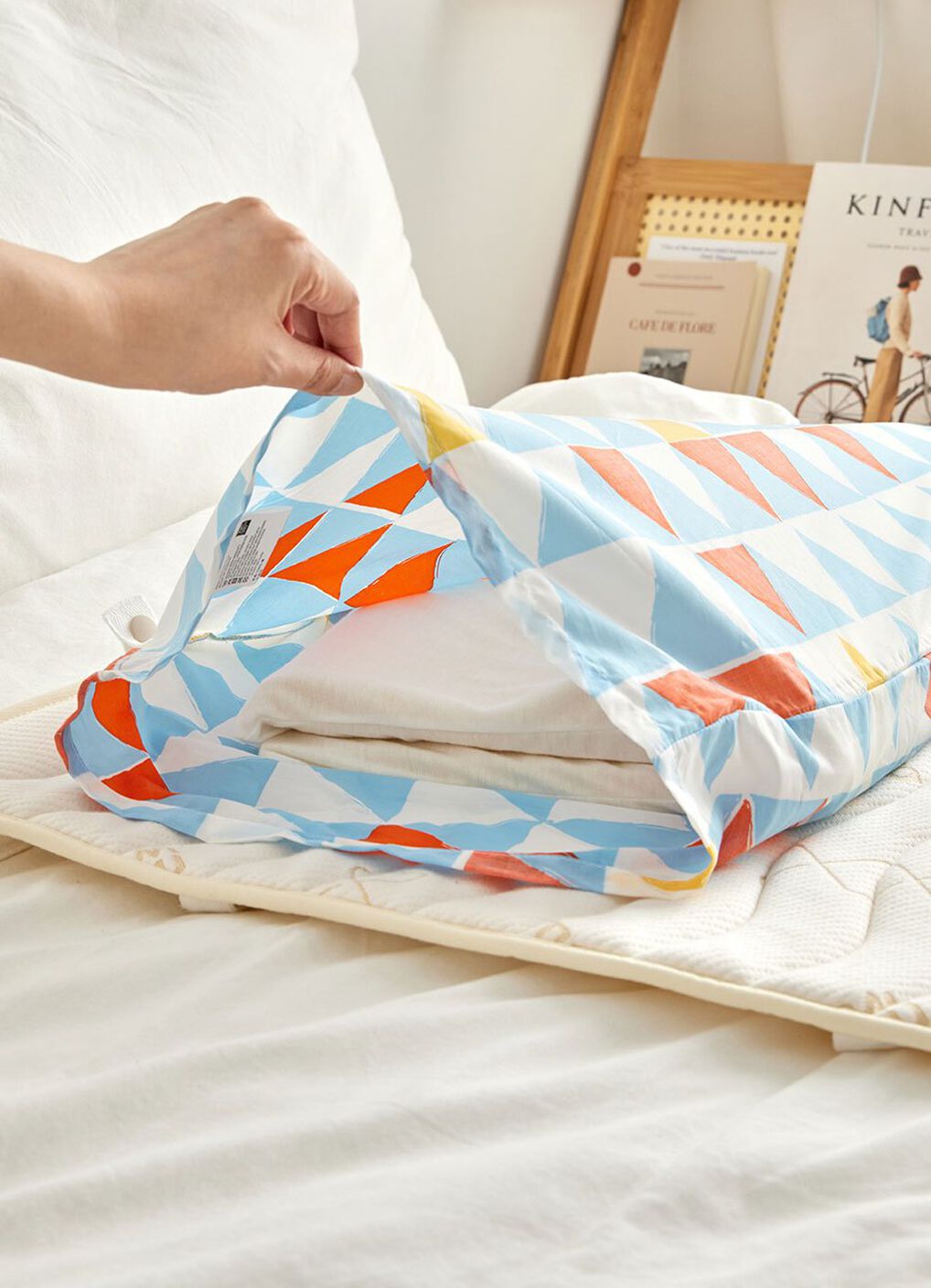 Optimum Temp. Antibacterial Summer Quilt -Triangle, Light Blue, hi-res image number 2