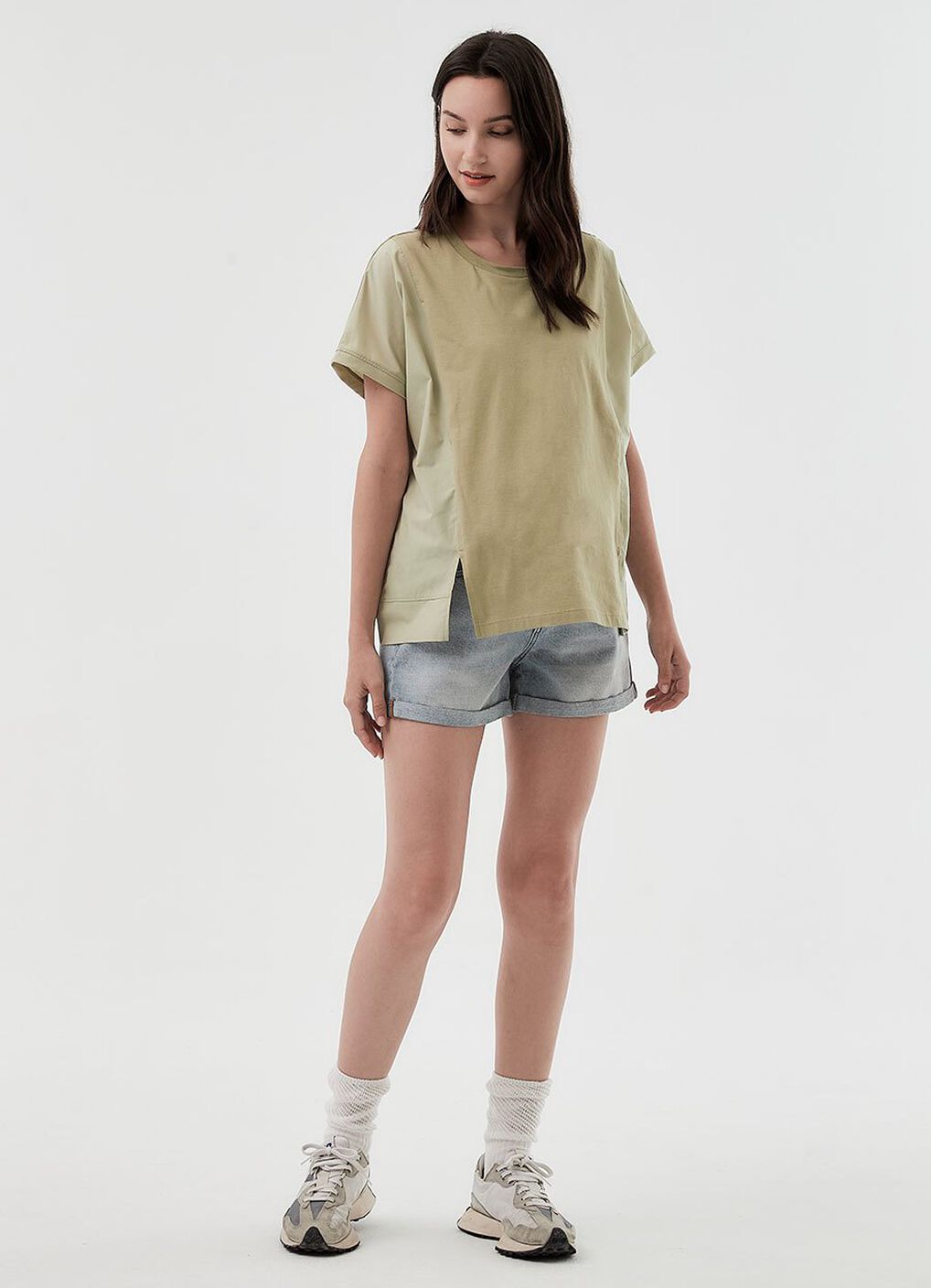 Cuffed Maternity Denim Shorts, Light Blue, hi-res image number 3