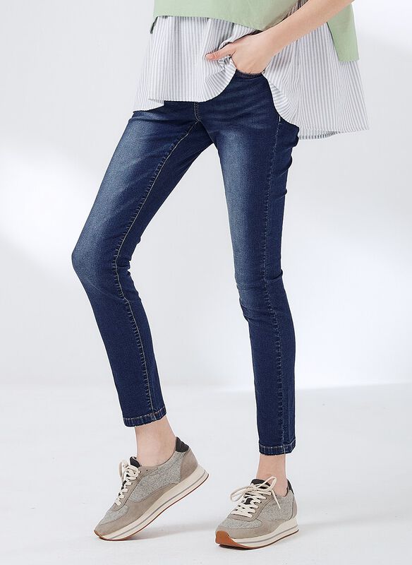 Washed Maternity Curvy Jeans