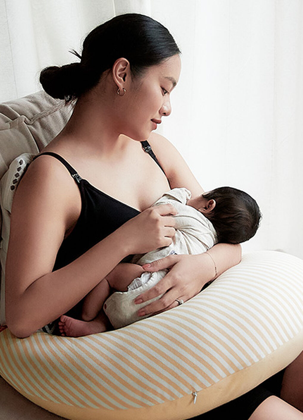 Non-toxic Maternity Support & Nursing Moon Pillow, , hi-res image number 2