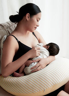 Non-toxic Maternity Support & Nursing Moon Pillow, , hi-res
